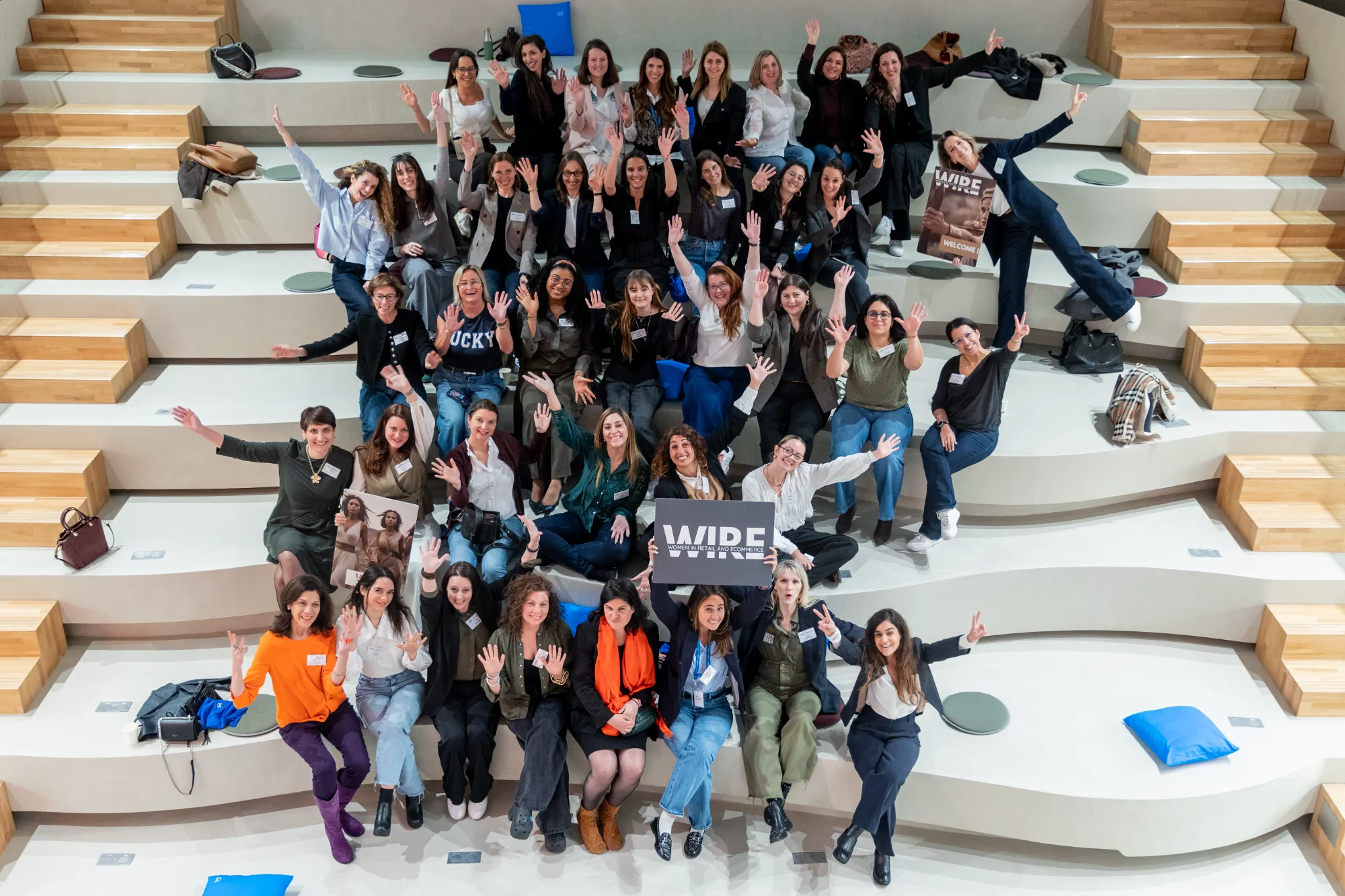 Groupe de femmes réunies dans un amphithéâtre lors de WIRE x LCDF, mars 2026